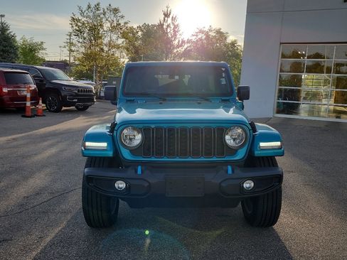 Used 2024 Jeep Wrangler Unlimited w/ Convenience Group AWD/4WD image 2
