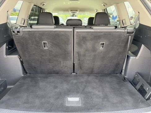 Used 2025 Volkswagen Atlas SE FWD image 32