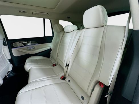 Used 2026 Mercedes-Benz GLS 450 4MATIC image 32