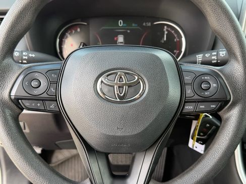 Used 2025 Toyota RAV4 LE AWD/4WD image 9