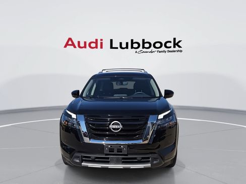 Used 2025 Nissan Pathfinder SL FWD image 3