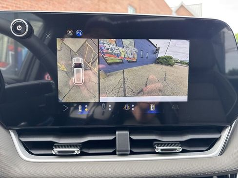 New 2026 Chevrolet Equinox LT w/ Convenience Package II FWD image 23