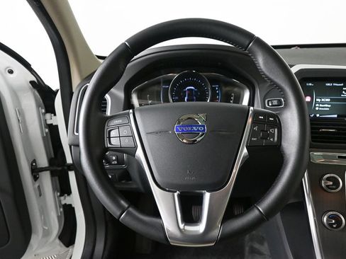Used 2016 Volvo XC60 T5 Premier w/ Proximity Package FWD image 2