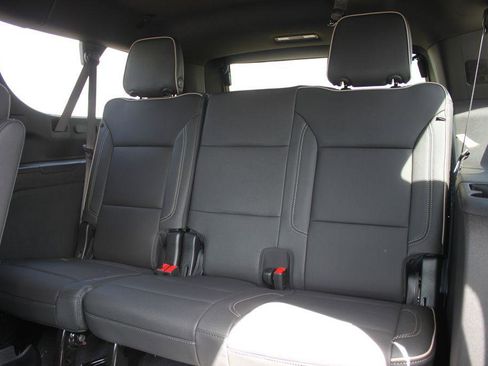 New 2026 Chevrolet Suburban Premier image 9