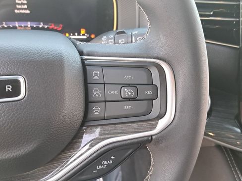 Certified 2022 Jeep Wagoneer Series II AWD/4WD image 21