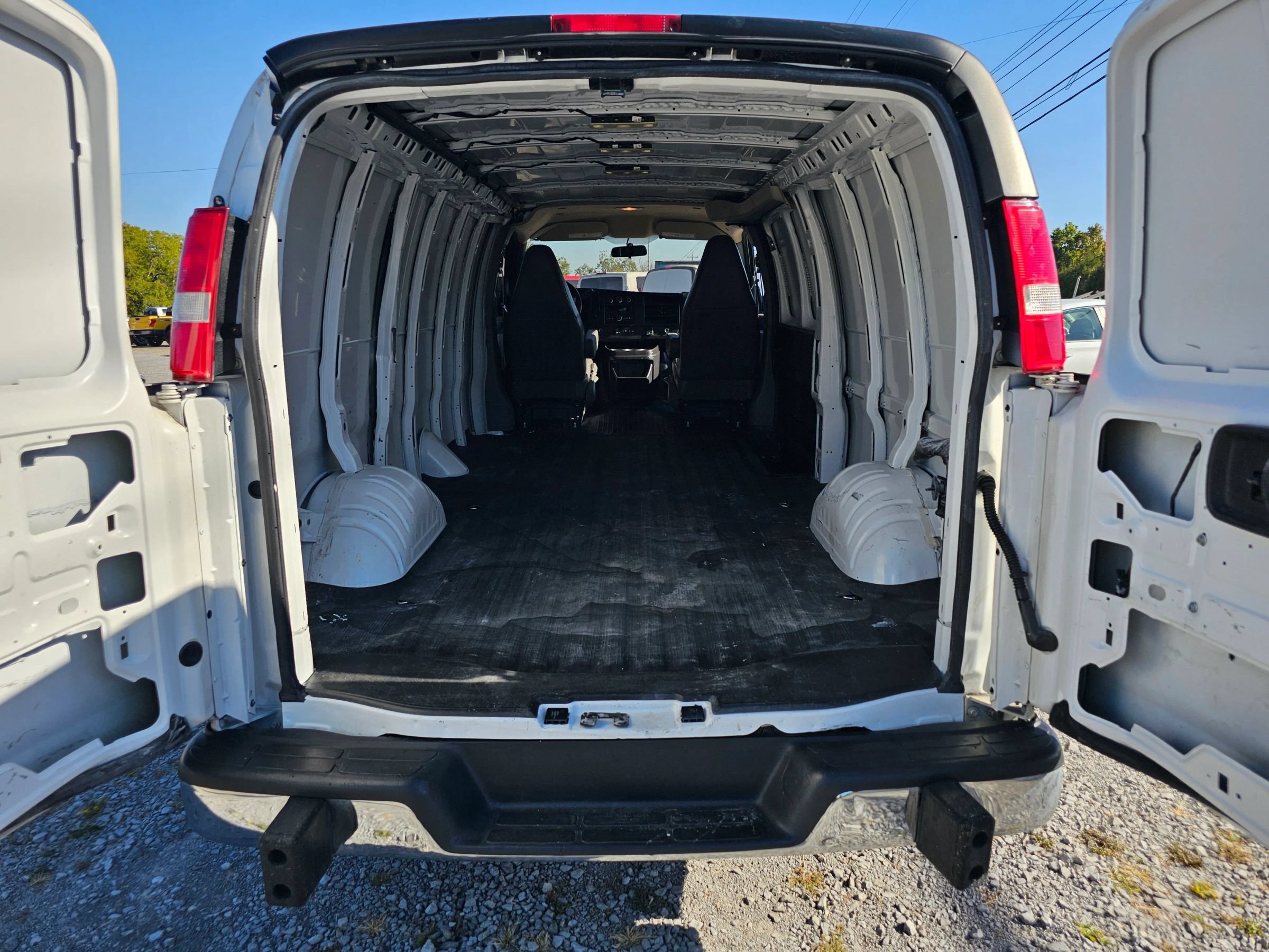 Used 2023 GMC Savana 2500 Extended w/ Driver Convenience Package RWD image 7