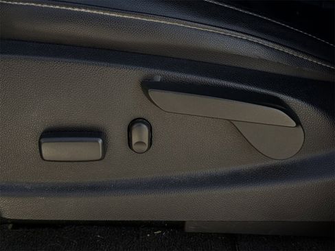 Used 2018 GMC Canyon SLT w/ Driver Alert Package image 25