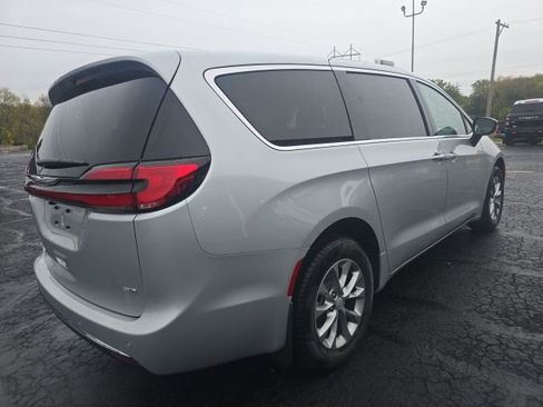 New 2026 Chrysler Pacifica Select AWD/4WD image 7