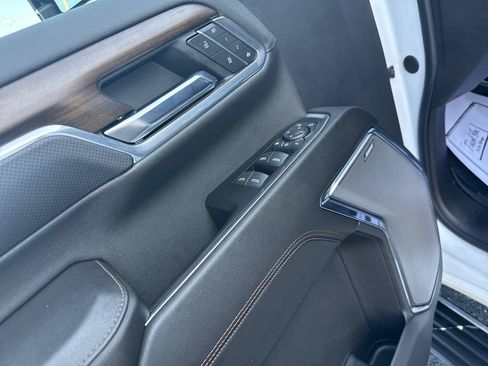 Used 2024 Chevrolet Silverado 2500 High Country w/ LPO, Dark Essentials Package AWD/4WD image 14