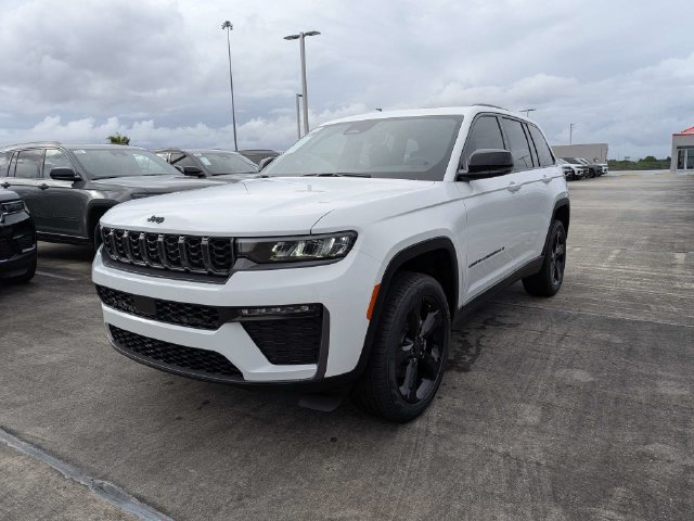 New 2027 Jeep Grand Cherokee Limited w/ Limited Altitude Package RWD image 8