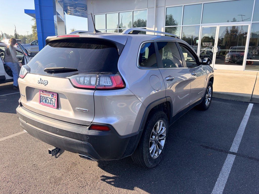 Used 2019 Jeep Cherokee Latitude Plus w/ Comfort/Convenience Group AWD/4WD image 3