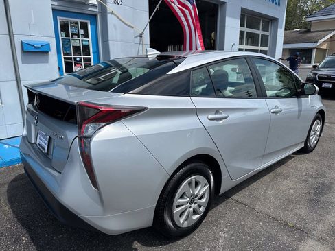Used 2018 Toyota Prius One FWD image 6