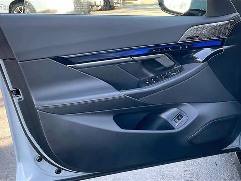 Used 2025 BMW i5 eDrive40i w/ M Sport Package image 24