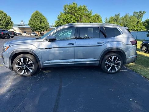 Used 2024 Volkswagen Atlas SEL Premium R-Line AWD/4WD image 4