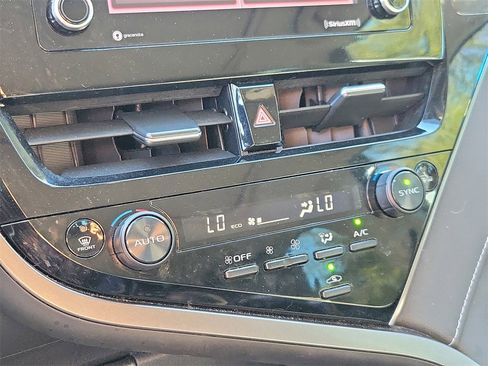 Used 2023 Toyota Camry SE image 27