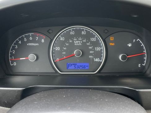 Used 2010 Hyundai Elantra GLS FWD image 12
