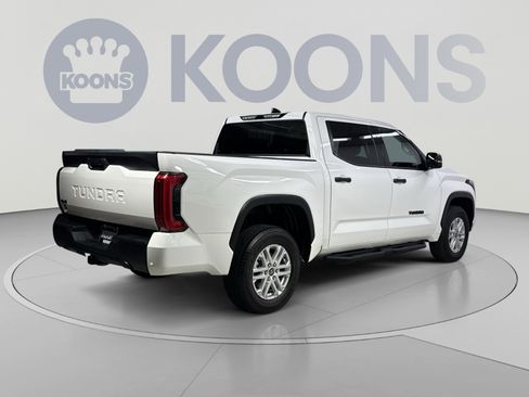 Used 2022 Toyota Tundra SR5 w/ SR5 Convenience Package AWD/4WD image 12