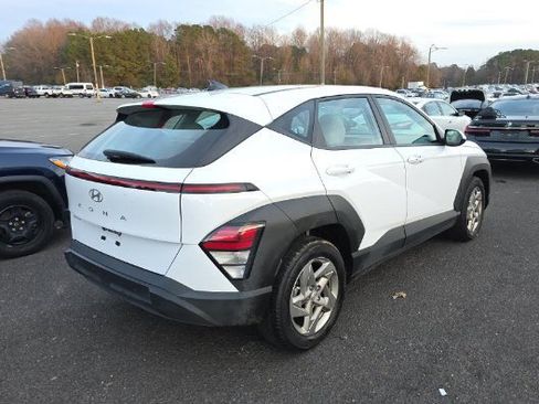 Used 2024 Hyundai Kona SE image 3
