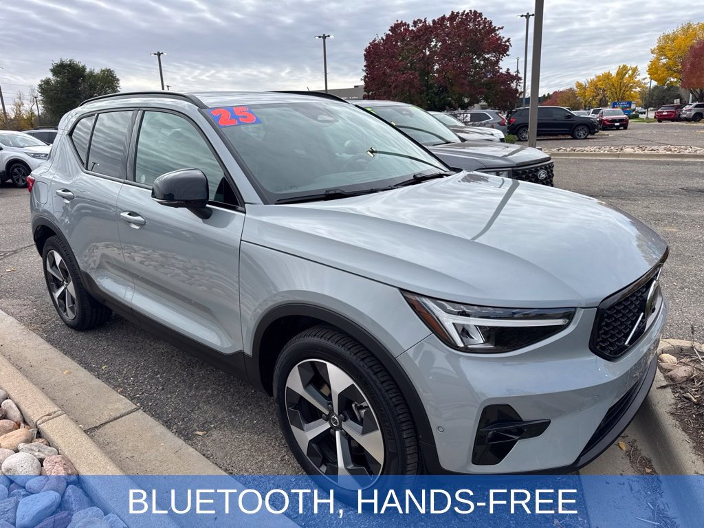 Used 2025 Volvo XC40 B5 Plus AWD/4WD image 3