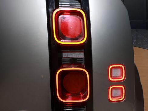 Used 2023 Land Rover Defender 110 X-Dynamic SE image 43