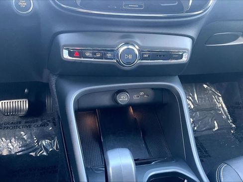 Used 2025 Volvo XC40 B5 Core w/ Protection Package Premier image 36