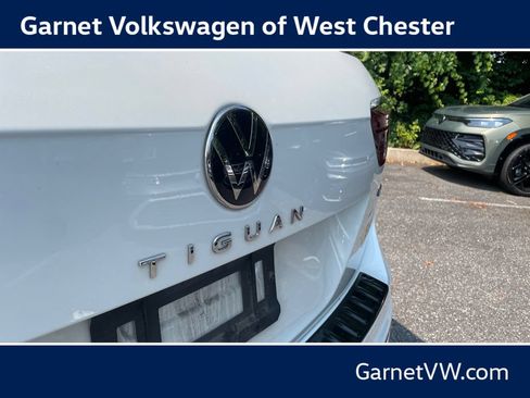 Used 2023 Volkswagen Tiguan SE R-Line AWD/4WD image 18