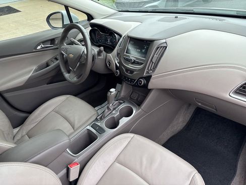 Used 2017 Chevrolet Cruze Premier FWD image 13