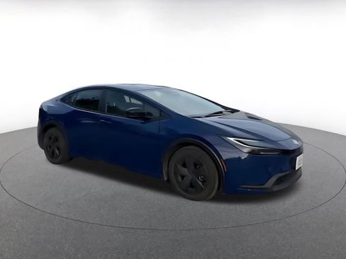 Used 2025 Toyota Prius LE image 2