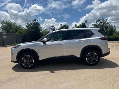 Certified 2025 Nissan Rogue SV AWD/4WD image 2