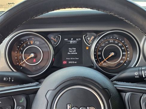Used 2022 Jeep Gladiator Willys image 11