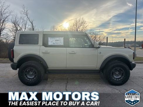 New 2025 Ford Bronco Outer Banks w/ Sasquatch Package image 24