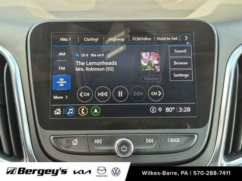 Used 2022 Chevrolet Equinox LT AWD/4WD image 17