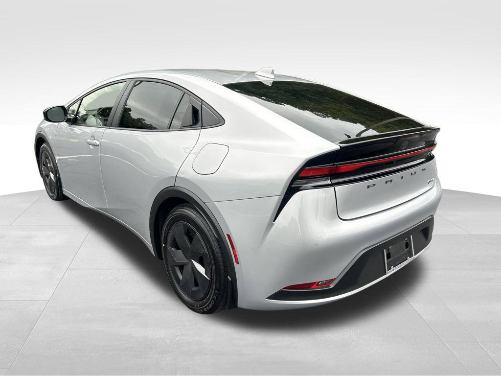 Certified 2024 Toyota Prius LE FWD image 3