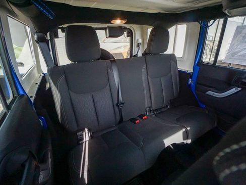 Used 2016 Jeep Wrangler Unlimited Rubicon w/ Connectivity Group image 25