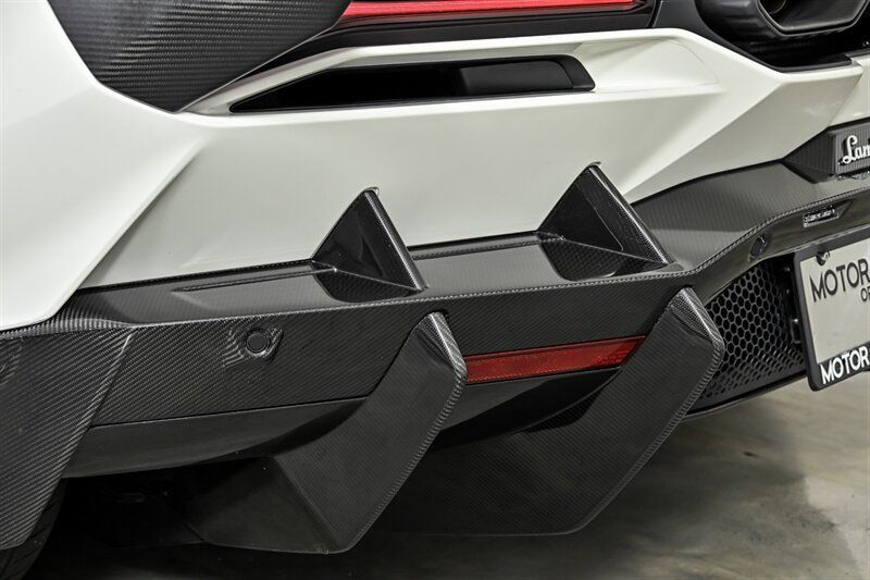Used 2024 Lamborghini Revuelto AWD/4WD image 32