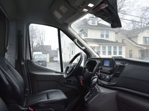 Used 2022 Ford Transit 350 DRW RWD image 21