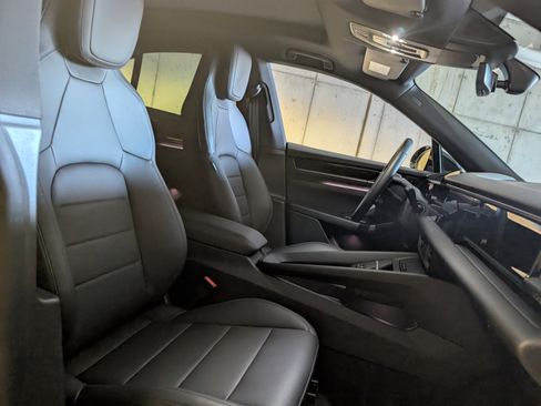 Used 2025 Porsche Macan Electric image 22