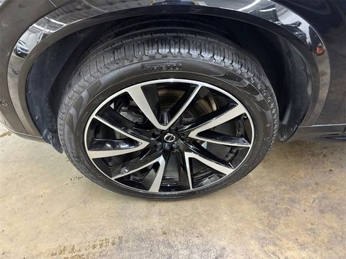 Certified 2025 Volvo XC90 B5 Plus w/ Protection Package Premier image 37