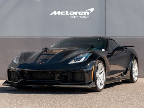 Used 2019 Chevrolet Corvette ZR1 RWD image 3