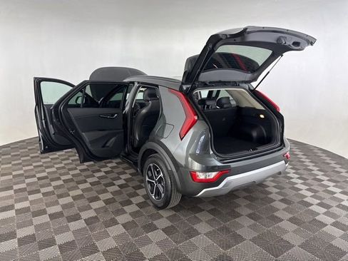 Certified 2025 Kia Niro EX image 18