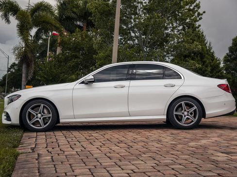 Used 2017 Mercedes-Benz E 300 4MATIC image 2