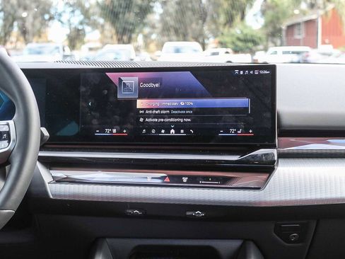 Used 2025 BMW i5 xDrive40 image 13