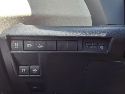 Used 2025 Toyota Sienna Limited AWD/4WD image 21