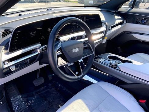 Used 2024 Cadillac Lyriq Luxury AWD/4WD image 14