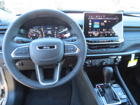 New 2026 Jeep Compass Latitude image 15