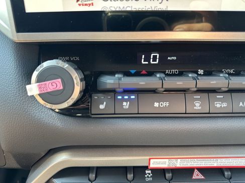 Used 2025 Toyota Tundra Limited image 19