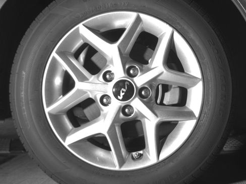 Used 2025 Kia Soul LX w/ LX Technology Package FWD image 13