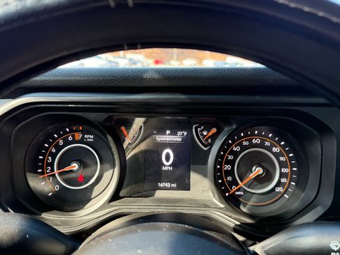 Used 2025 Jeep Gladiator Sport image 15