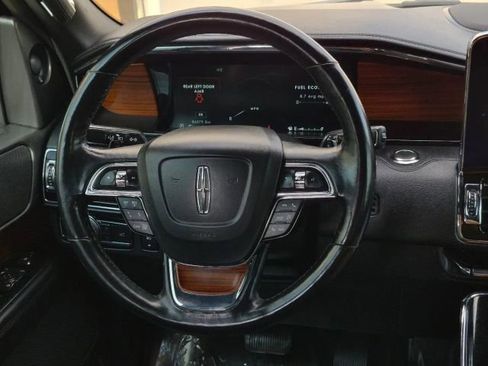 Used 2018 Lincoln Navigator Select w/ Technology Package image 21