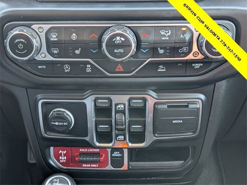 Used 2023 Jeep Gladiator Mojave w/ Cold Weather Group image 18